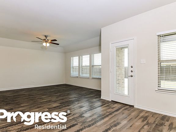 3rd image of 341 Everglade Lndg