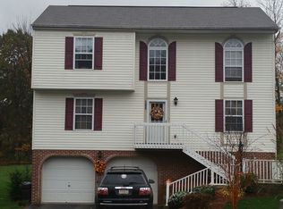 877 Red Tail Ct, Leechburg, PA 15656