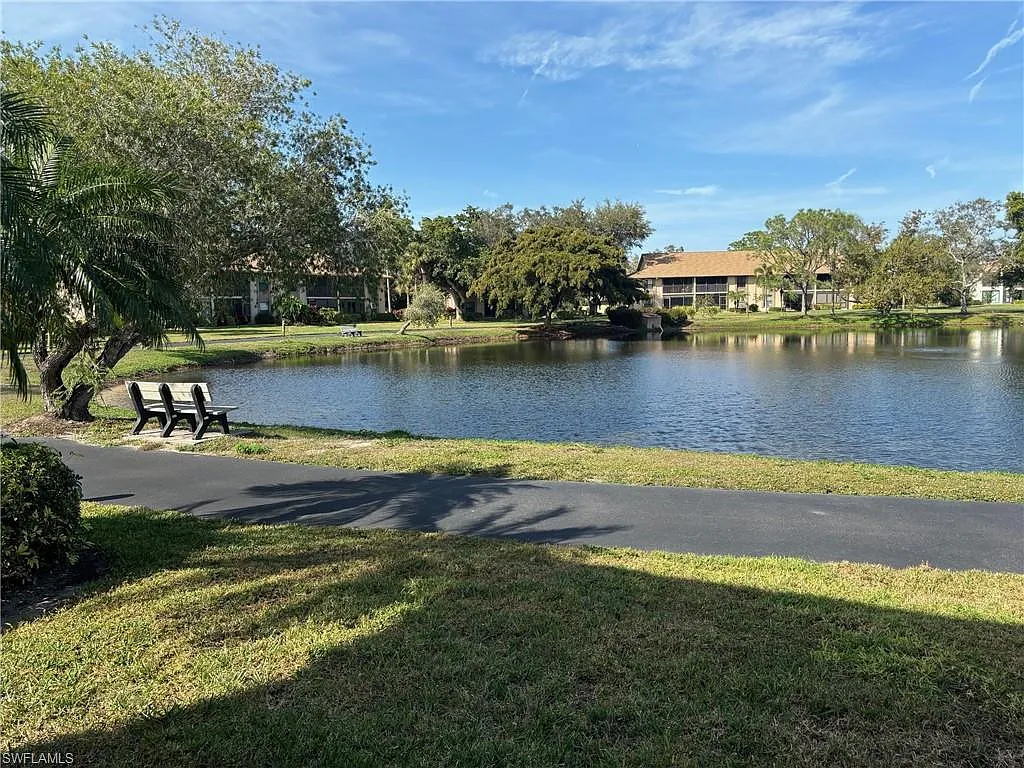 3 bed, 2.0 bath, 1384 sqft, $2,500 — Photo 3