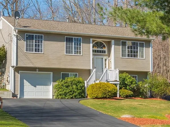 42 Nardolillo St, Johnston, RI 02919