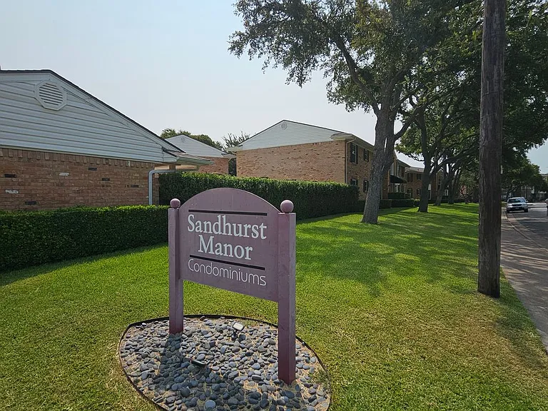 6033 Sandhurst Ln #D — Photo 2