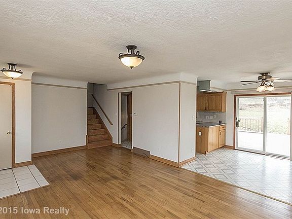 3rd image of 3200 Hillsdale Dr