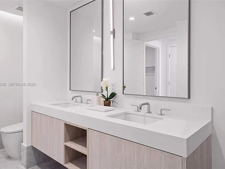 9201 E Bay Harbor Dr #604 — Photo 23