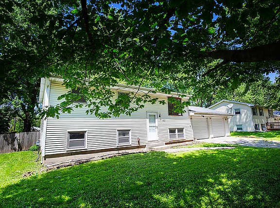 3rd image of 421 Standish Dr