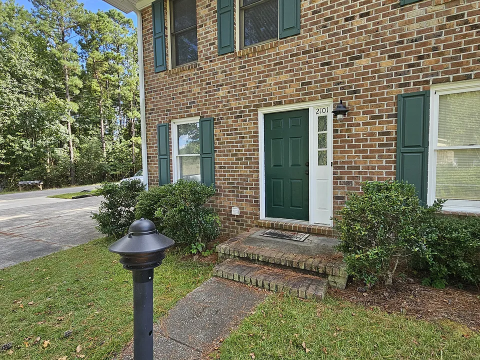 2101 Carolyn St
