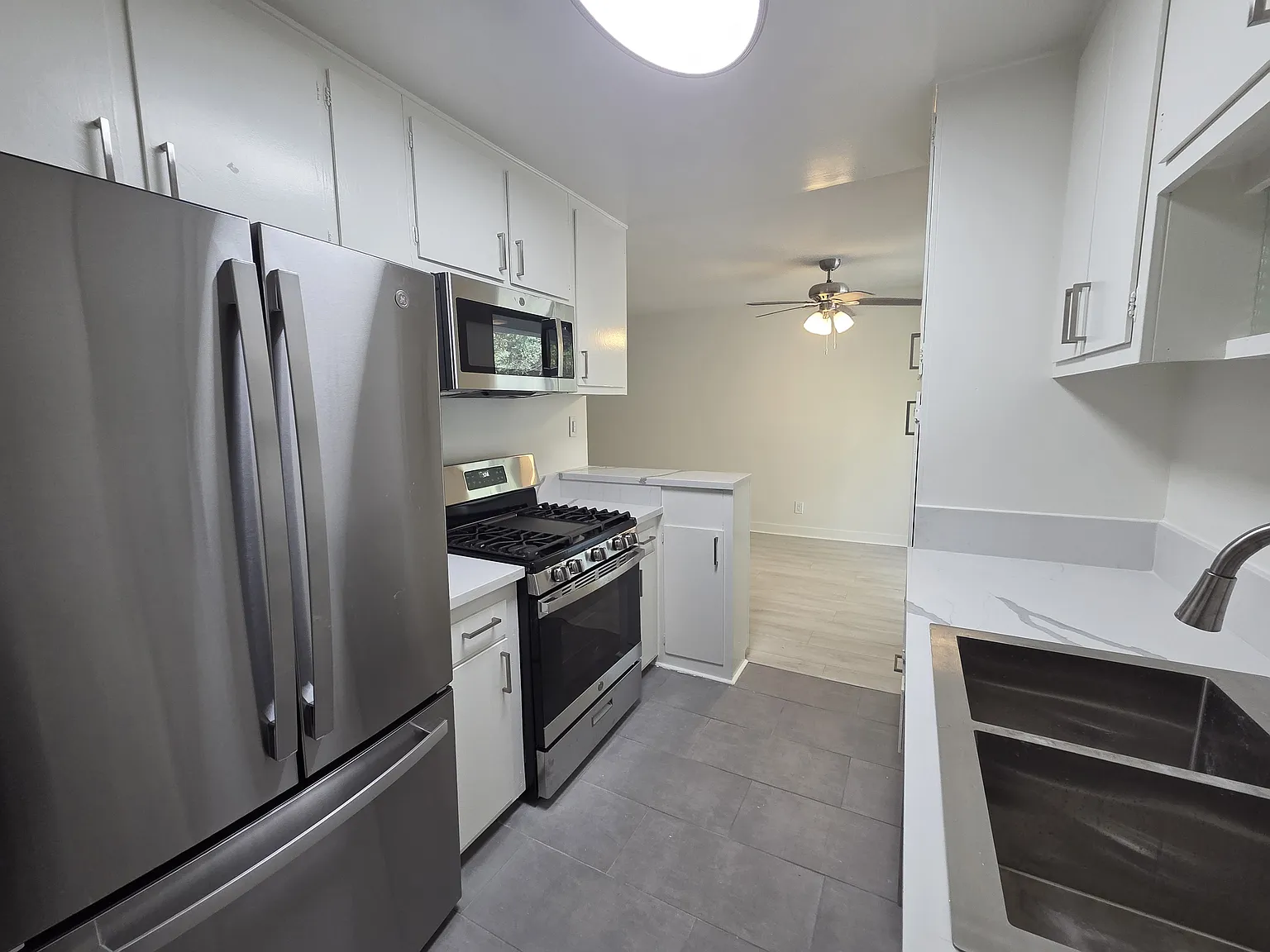 2 bed, 1100 sqft, $3,295 — Photo 2