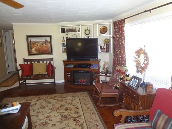 4th image of 202 Ernest St
