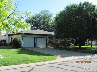 707 Post Oak Ln, Salina, KS 67401