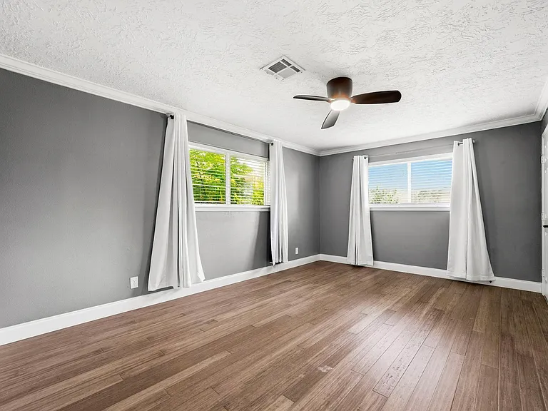 11102 Endicott Ln — Photo 24