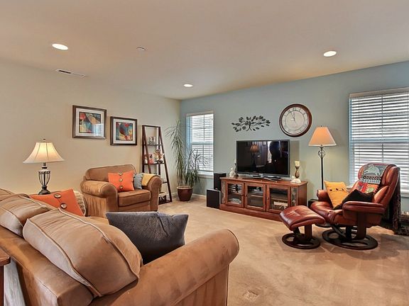 5th image of 1758 Cadborough Ln