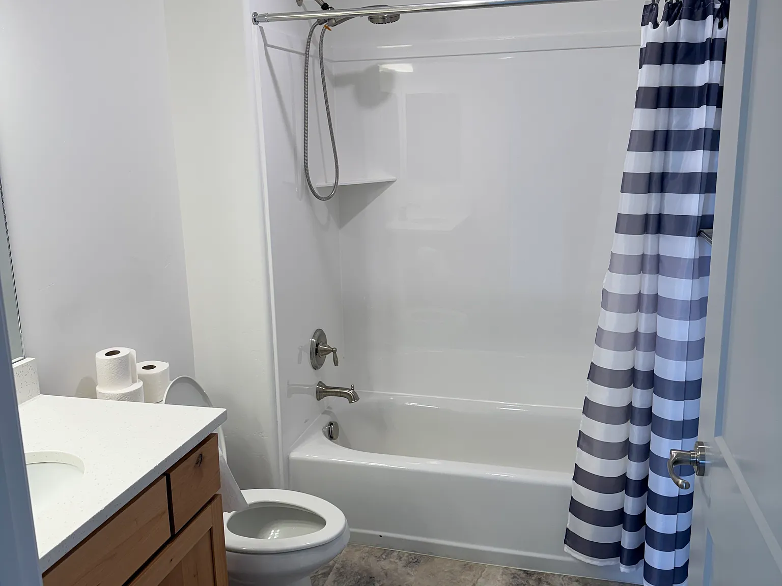 2 bed, 1600 sqft, $2,200 — Photo 2