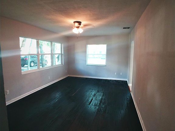 2nd image of 722 16th Ave NW
