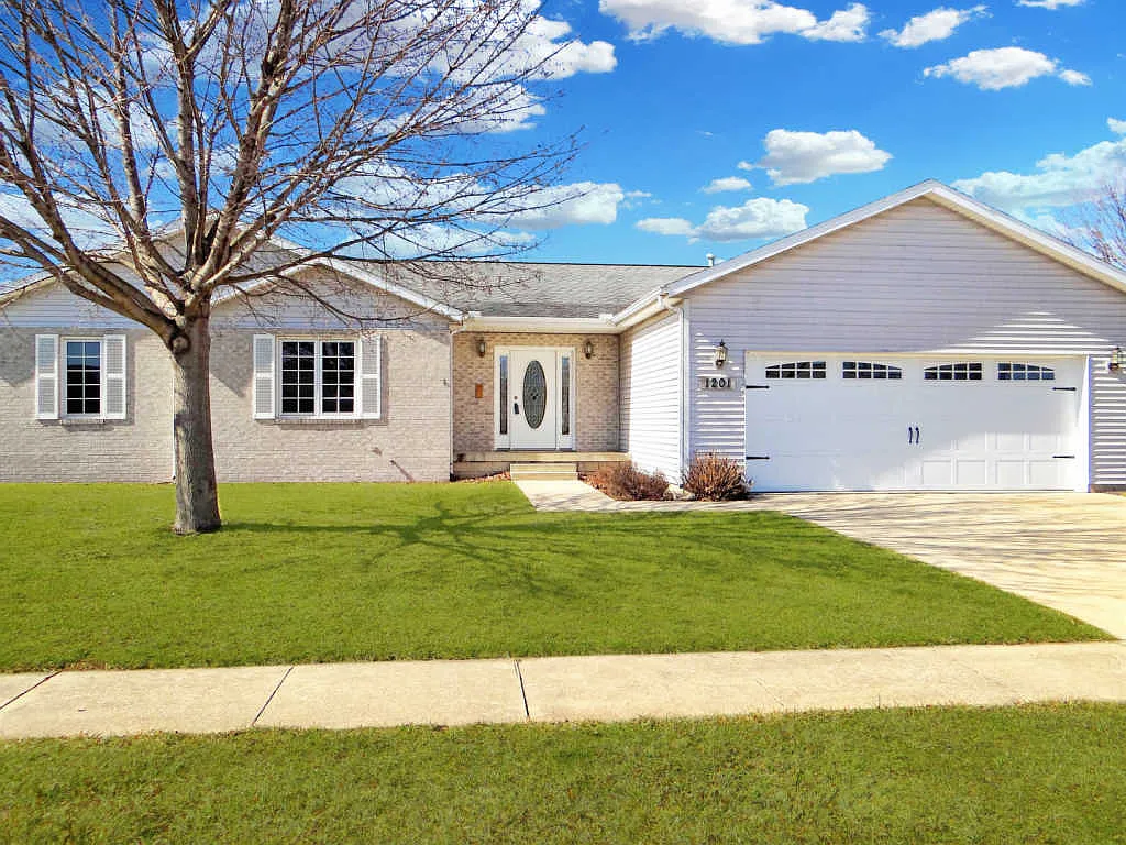 1201 Cambridge Dr photo 1