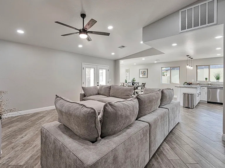 2203 W Palomino Dr — Photo 6