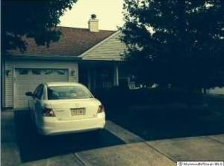 8 Sophia Ct, Toms River, NJ 08757