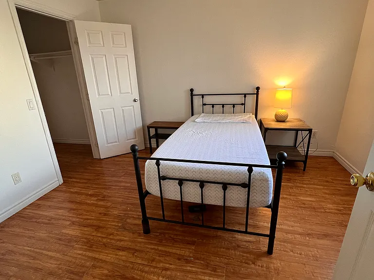 Guest Bedroom2