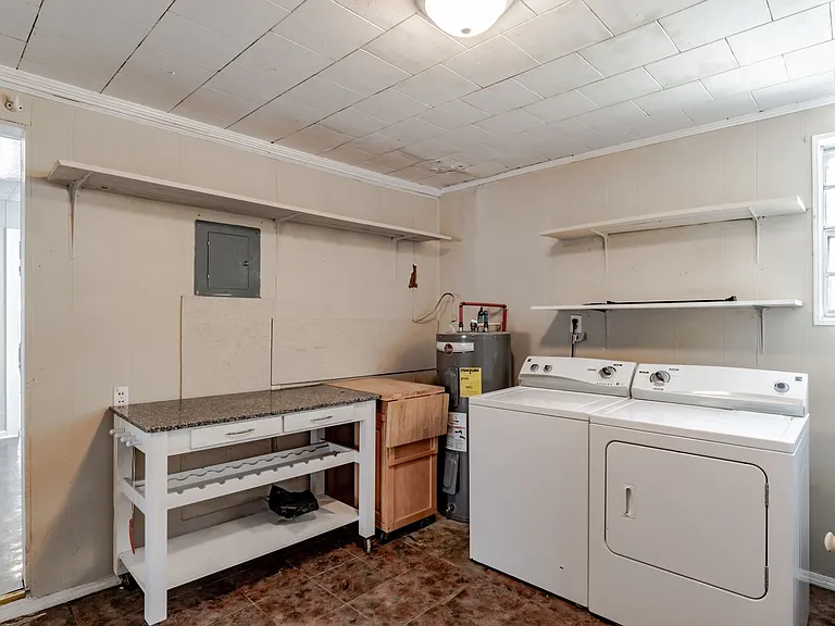 310 Stanley Ave — Photo 20