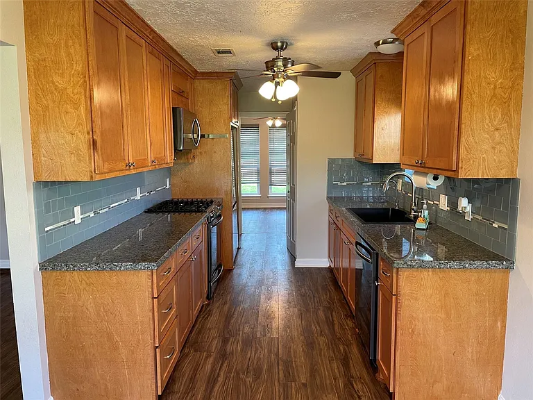 16510 Oxnard Ln — Photo 25