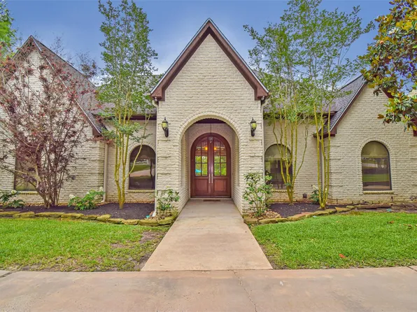 15569 Crown Oaks Dr, Montgomery, TX 77316