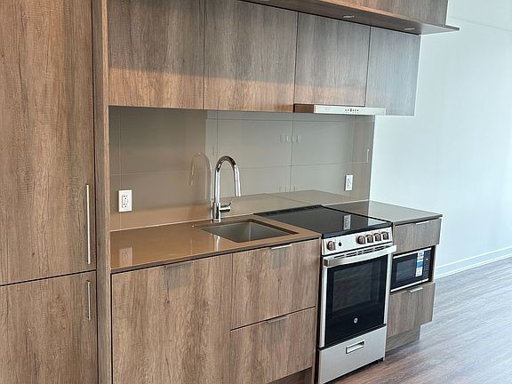 2nd image of 448 Burnhamthorpe Rd W #4210