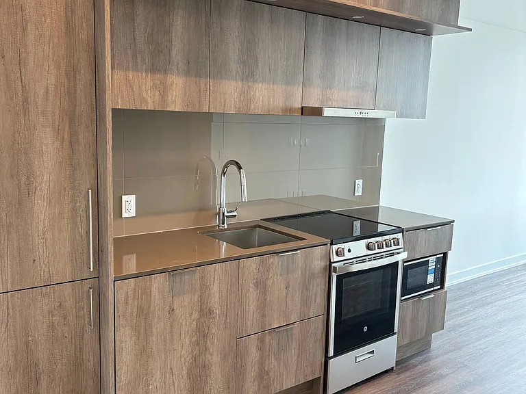 448 Burnhamthorpe Rd W #4210 — Photo 2