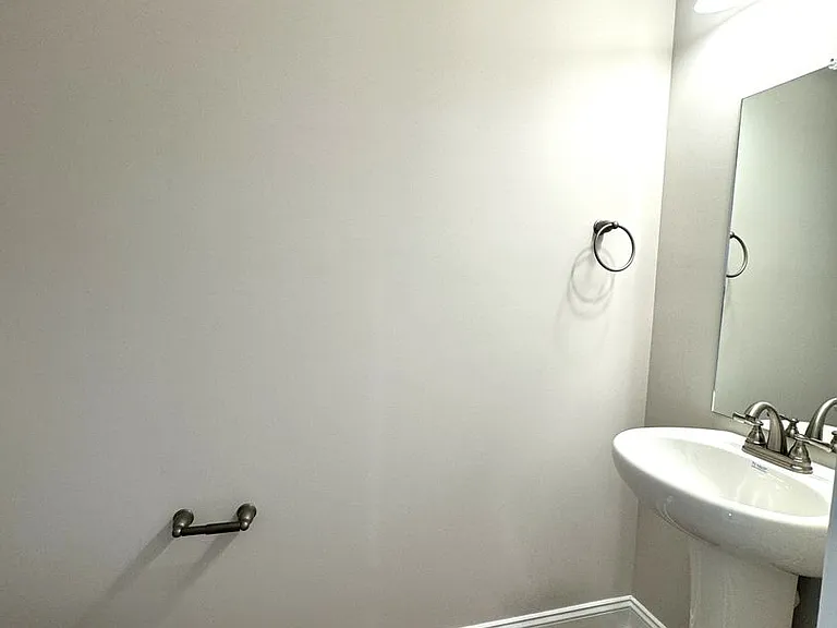 100 Loren Rd — Photo 4