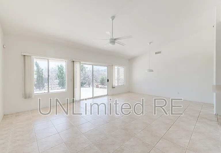 1865 W Wagon Wheel Rd — Photo 5