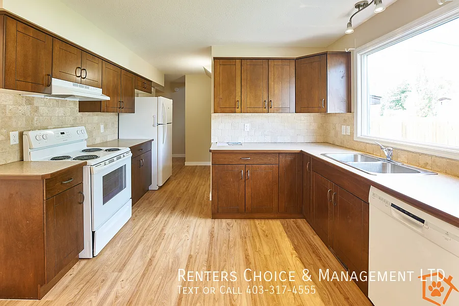 807 7a Ave N