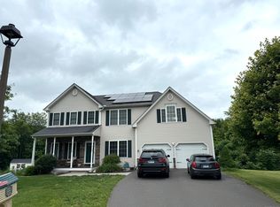 11 Larensen Rdg, Bloomfield, CT 06002