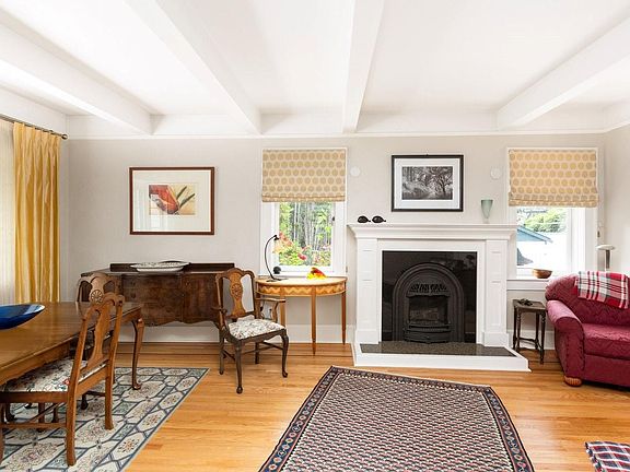 4th image of 1036 Deal St