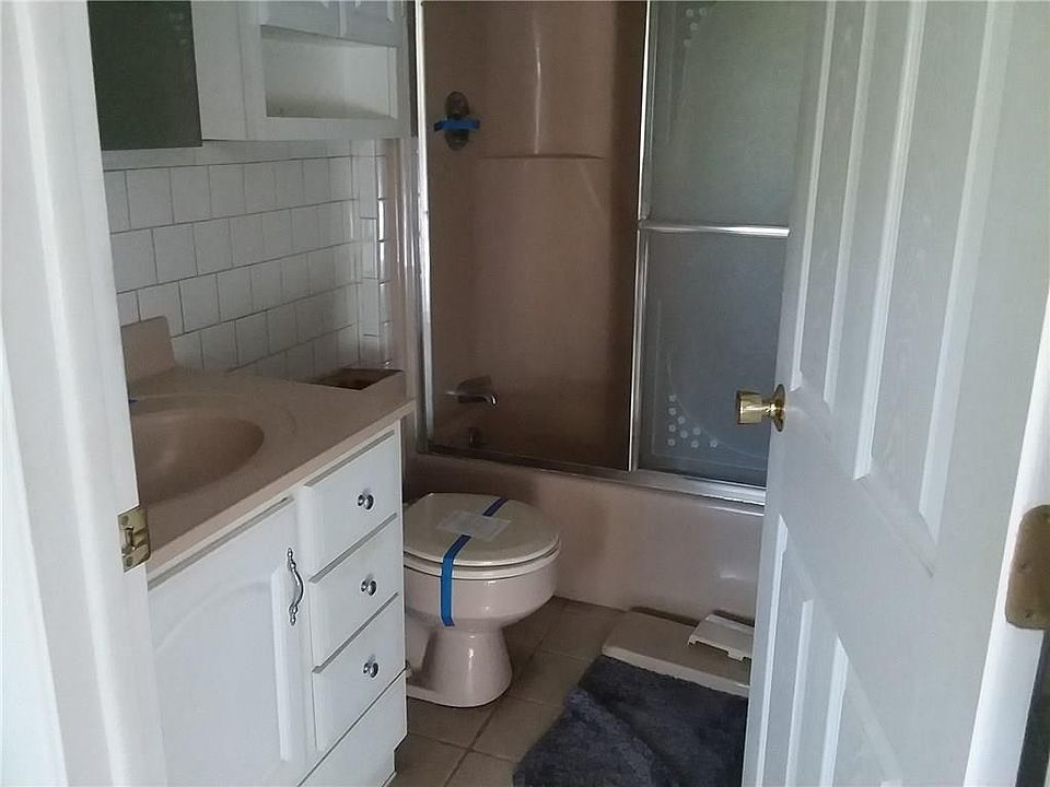 2nd image of 40 Kingsland Ct #1C