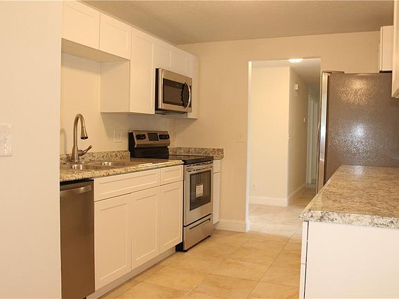 3rd image of 621 Timber Bay Cir W