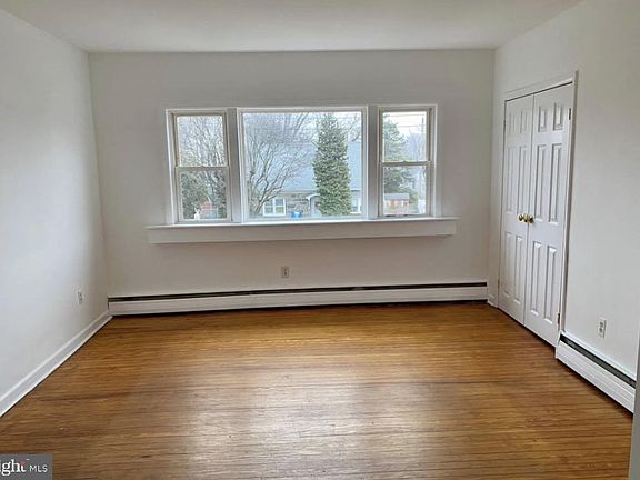 4th image of 672 Colwell Rd