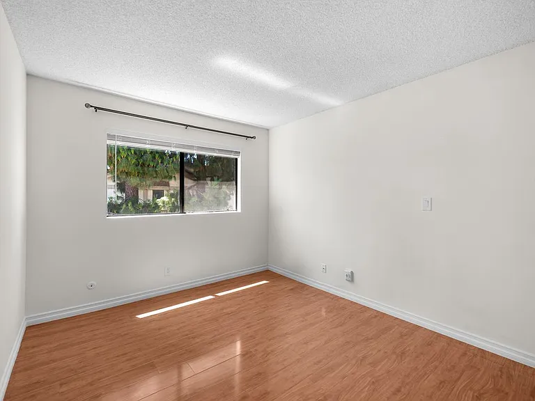 7100 Balboa Blvd #803 — Photo 32
