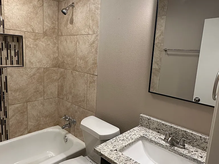 1906 Guinn Dr — Photo 3