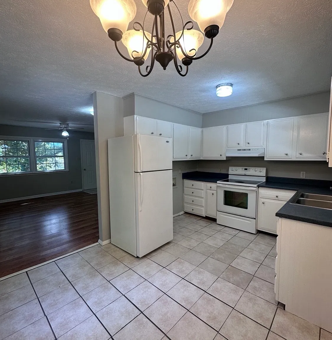 121 Kent St — Photo 2