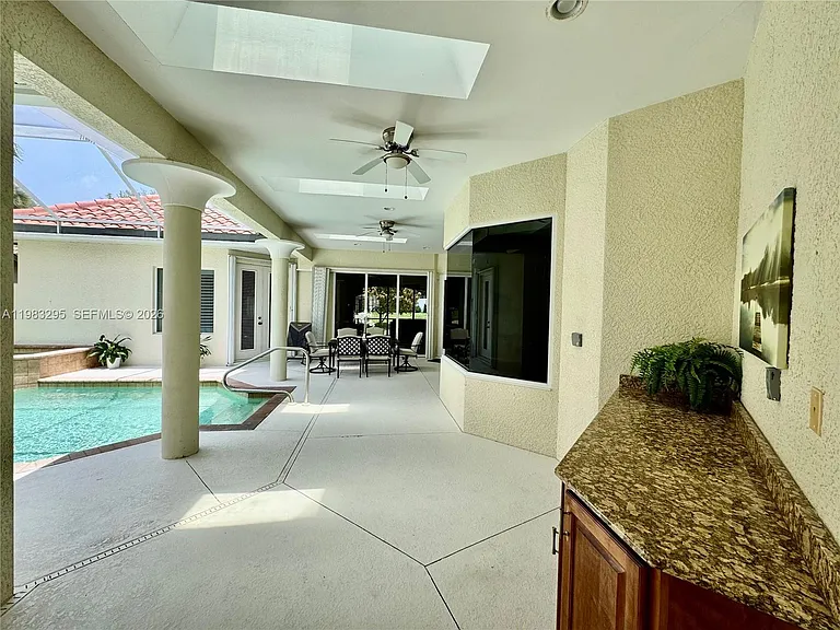 1740 Ludlow Rd — Photo 4