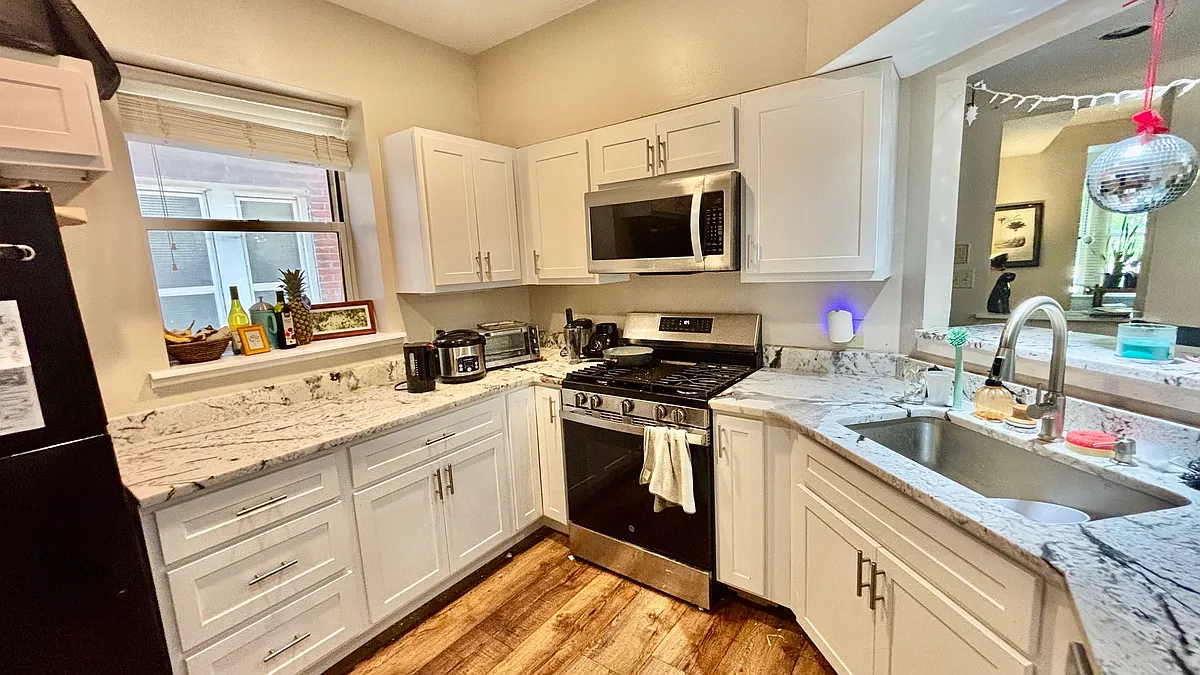 Building Photo - 5936 McPherson Ave #1