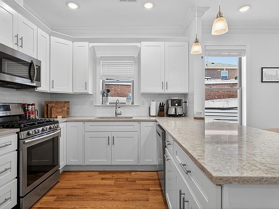 2nd image of 512 4th St #3