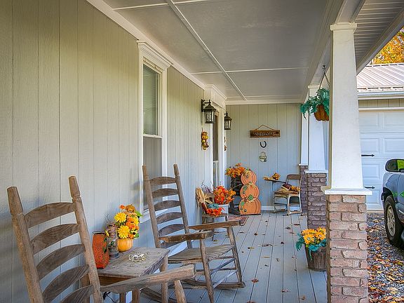 4th image of 1202 Pebble Dr