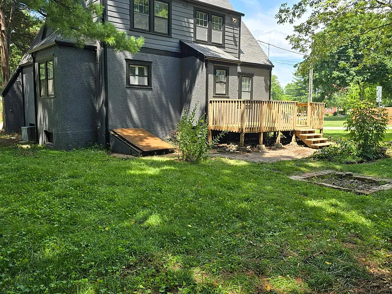 956 E Sunshine St — Photo 2