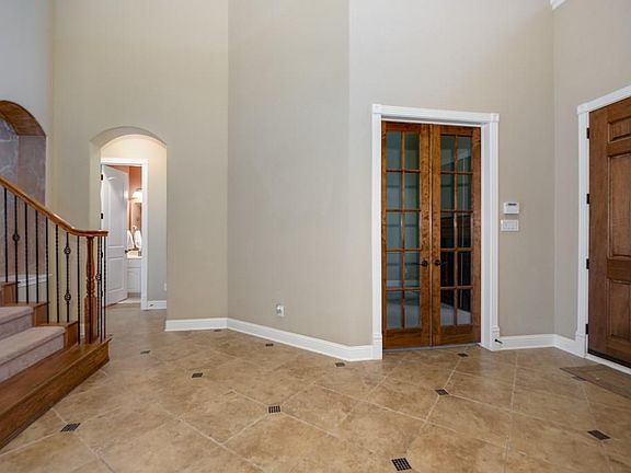 4th image of 772 Chateaus Dr
