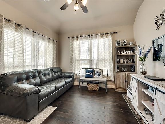 4th image of 2001 Indigo Ln