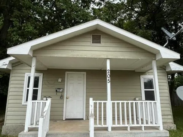 205 W Tyndall Street, Aurora, MO 65605