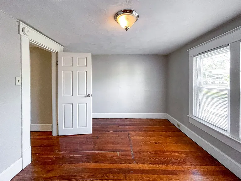 2125 W Jackson St — Photo 8
