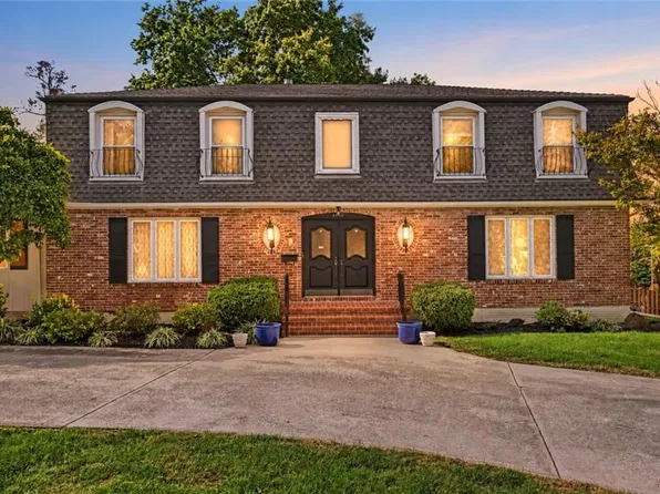 4950 Parish Dr, Roeland Park, KS 66205