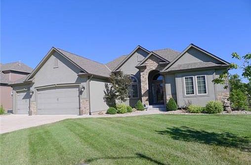 1st image of 2808 NE Parkwood Dr
