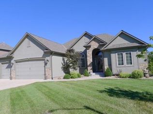 2808 NE Parkwood Dr, Lees Summit, MO 64086