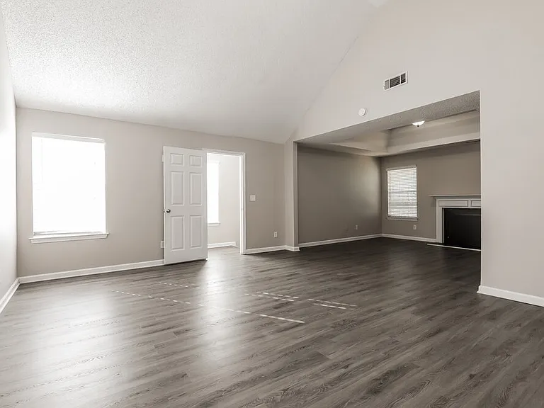 542 Vaughan Dr — Photo 9