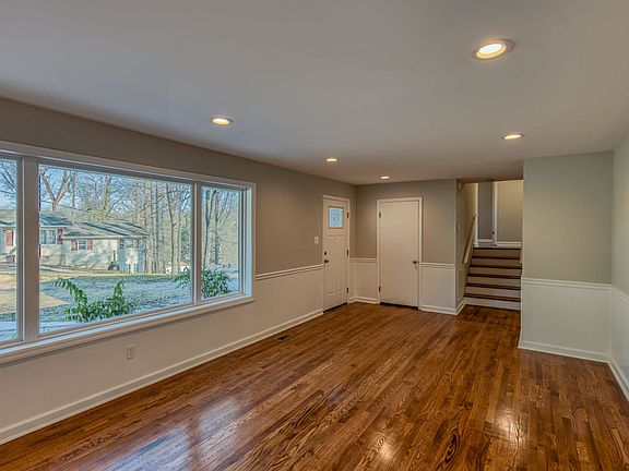 2nd image of 916 Beechwood Dr